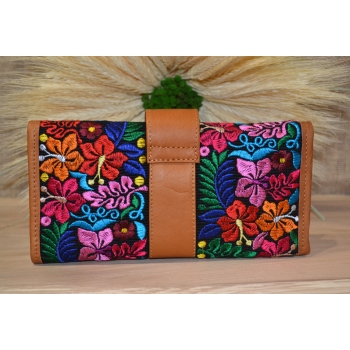 Portfel duży skórzany brązowy z kwiatowym kolorowym haftem .